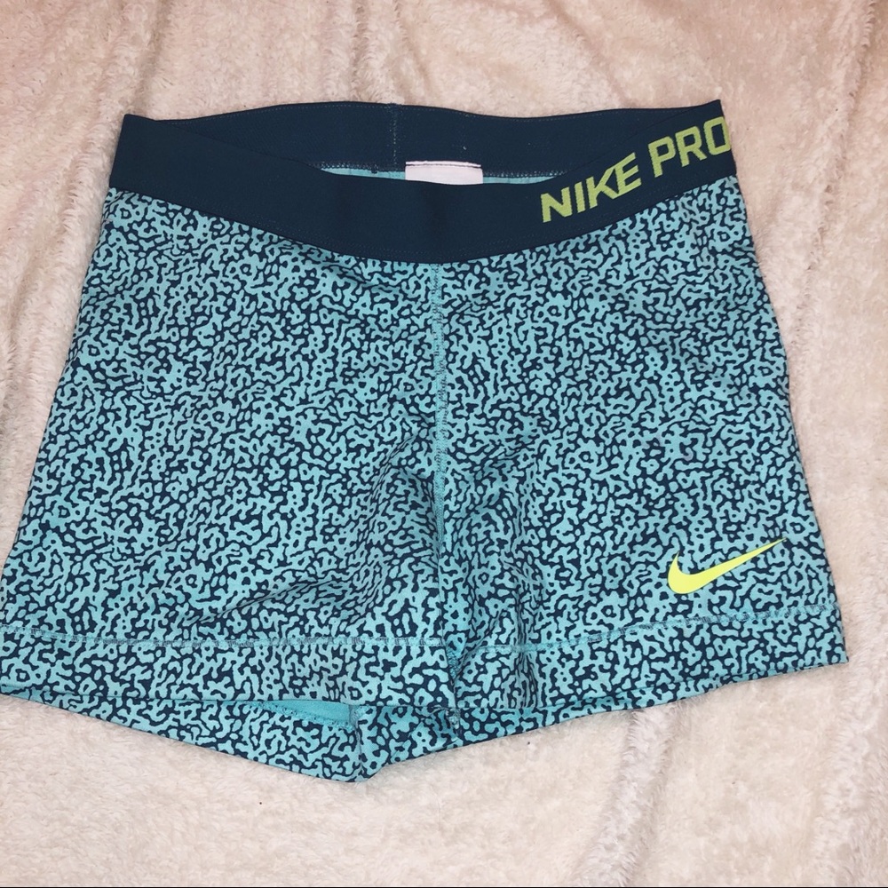 Gently worn Nike Pro!!